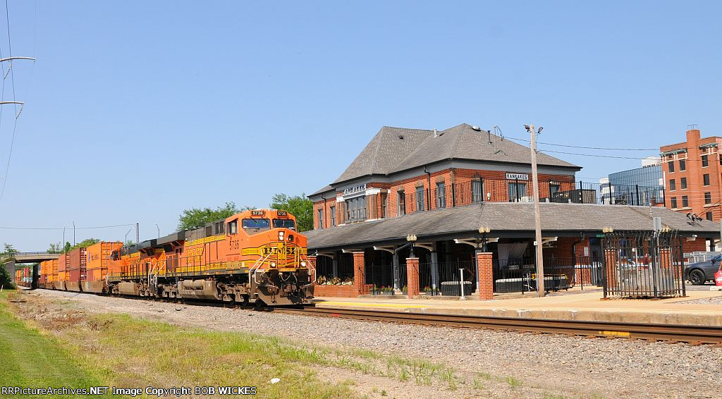 BNSF 5736